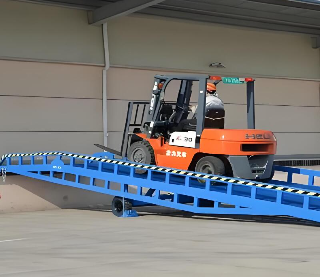 墨玉移动式卸货平台（叉车用）